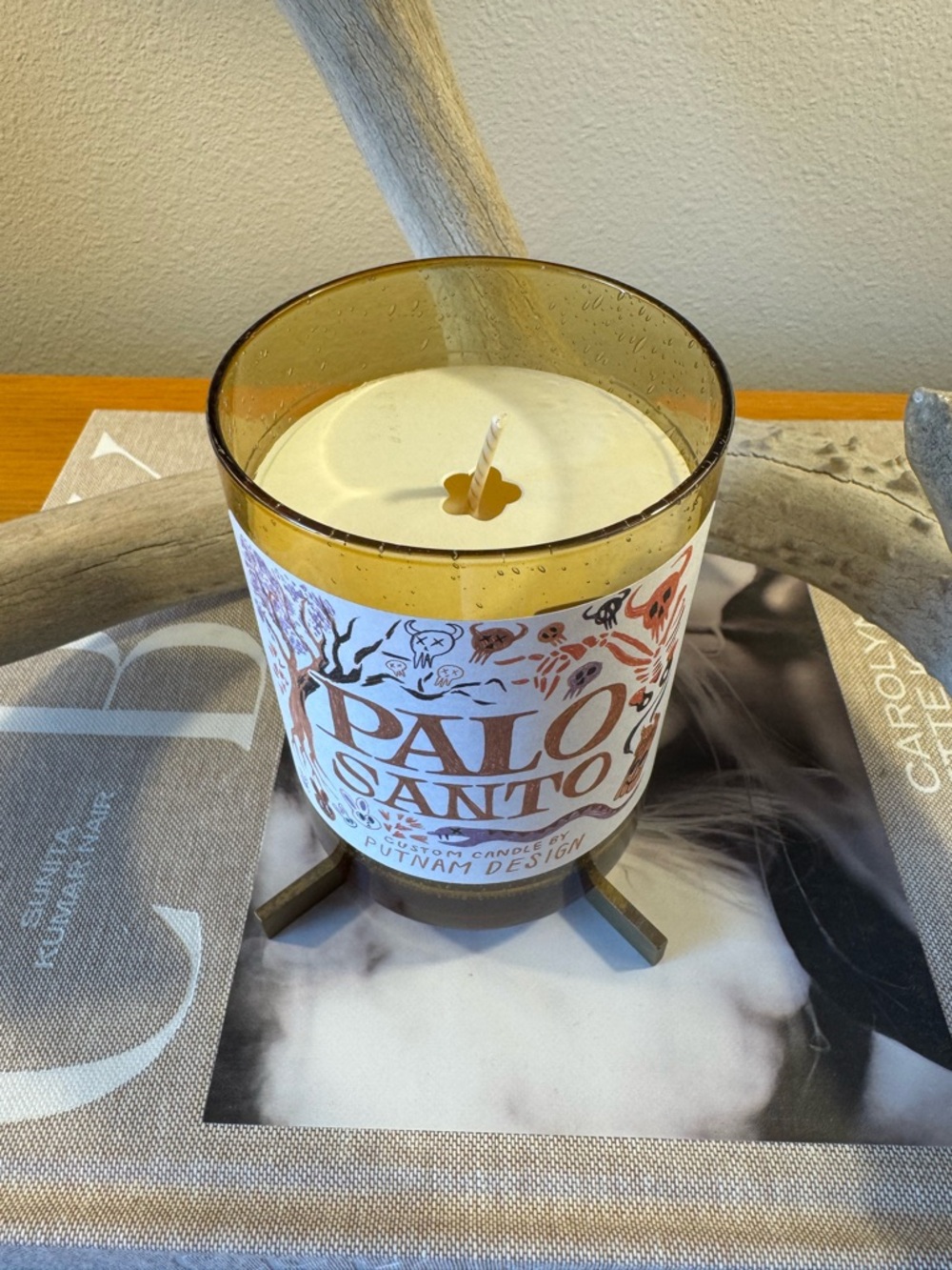 Palo Santo Scented Candle — Amber Glass (Brown) - Picture 3 of 4